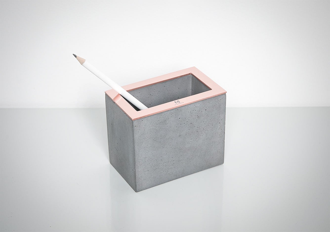 business-gift-office-penholder-Minshape-7993-min