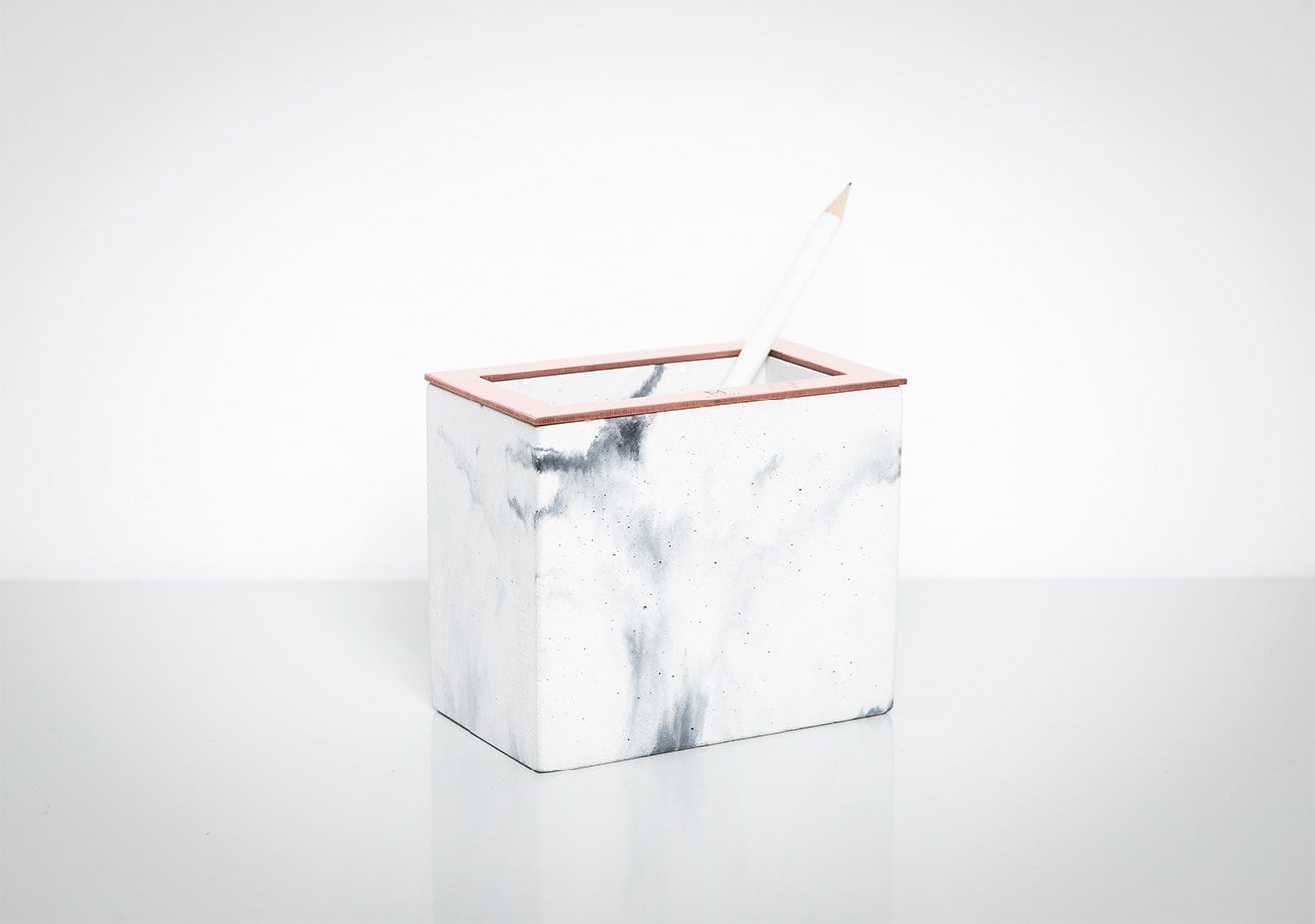 business-gift-pen-holder-Minshape-7996-min