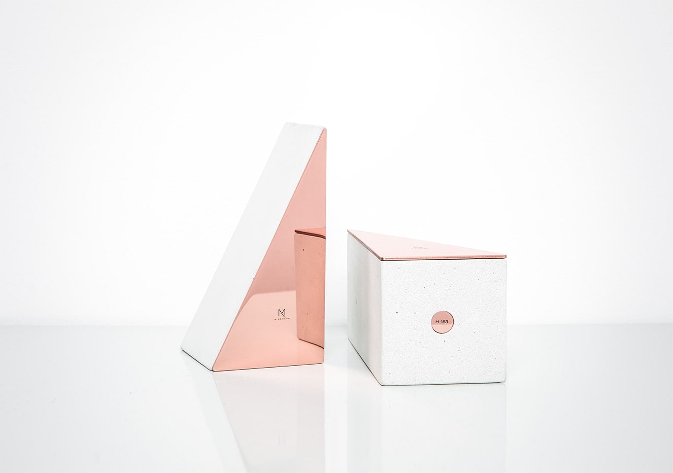 minimalist-bookends-minshape-8075-min